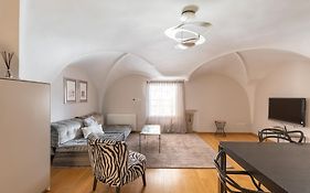 Santo Stefano Elegant Apartment By Wonderful Italy
